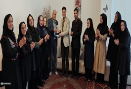 مدیرکل کانون پرورش فکری کودکان و نوجوانان استان کردستان به همراه جمعی از کارشناسان این اداره‌کل، با حضور در منزل «حمیدرضا پوررضایی»، همکار پیشکسوت و بازنشسته کانون، از ۳۵ سال تلاش دلسوزانه و خدمات ارزشمند وی در عرصه تعلیم و تربیت کودکان و نوجوانان تجلیل کرد.